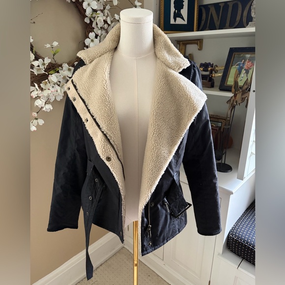 Barbour Belted Waxed Cotton Matlock Jacket with Faux Shearling Sherpa - Picture 9 of 12